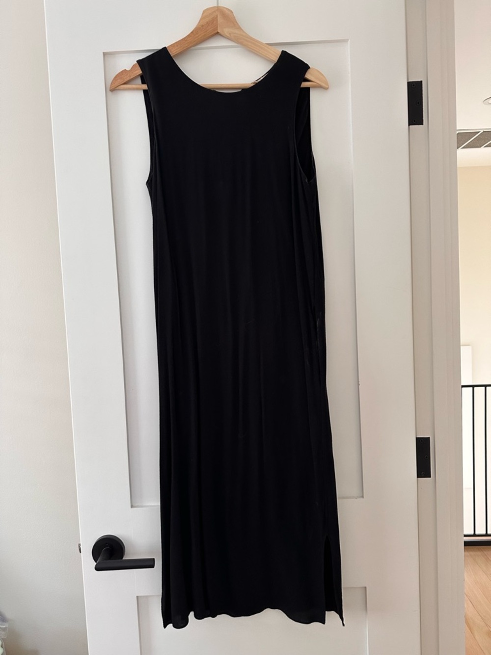 Aritzia Wilfred Free Black Sleeveless Midi Dress